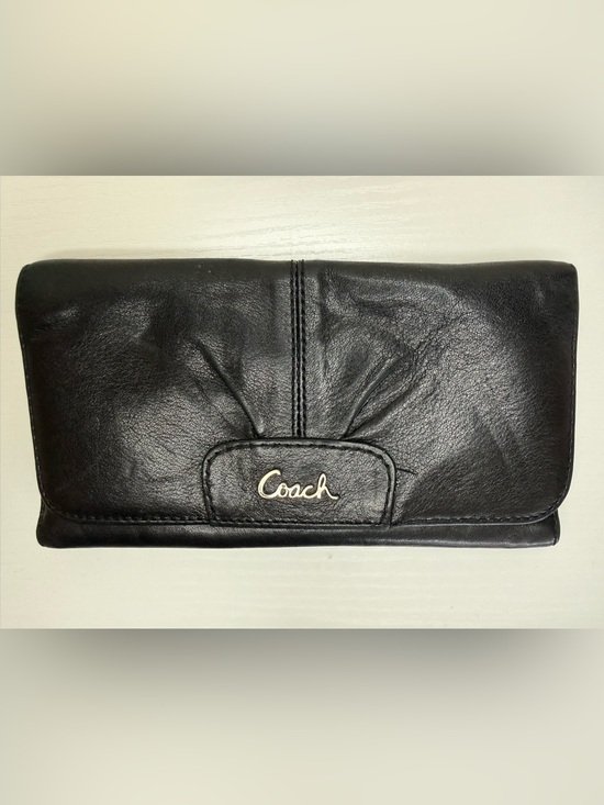 Handbags - 🖤 Authentic Coach Ashley Pleated Leather Envelope Wallet 🖤